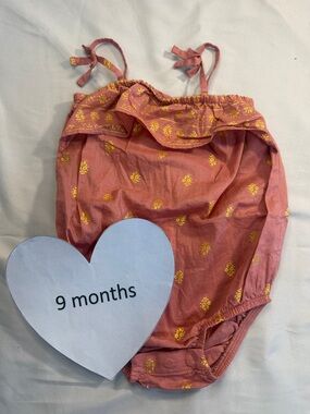 OshKosh B'gosh -  sleeveless summer baby outfit. Size 9 months